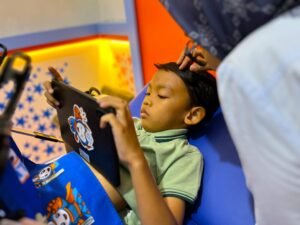 sunat sambil main tablet